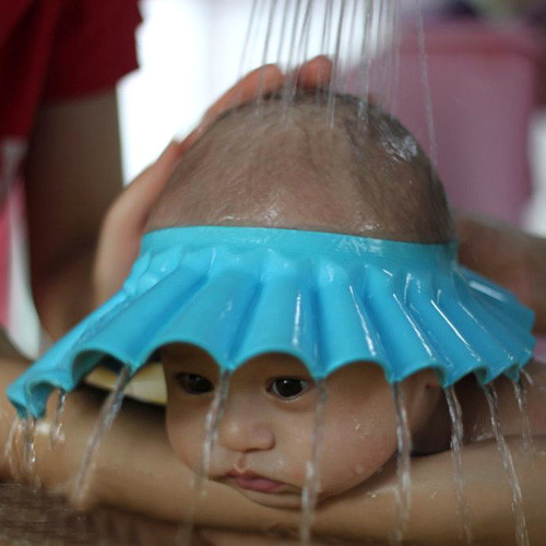 Baby hairwashing shield