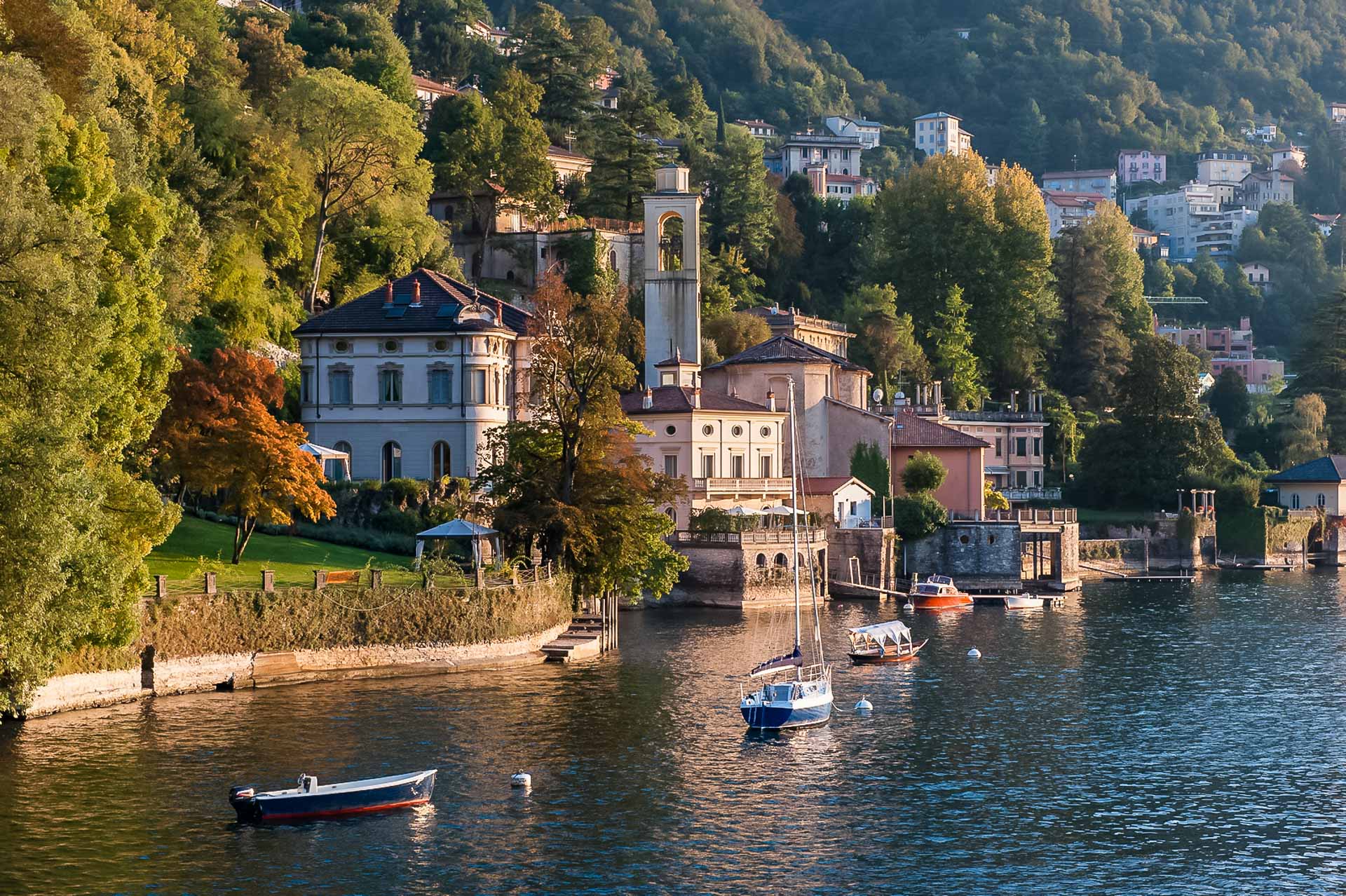 Night in Lake Como