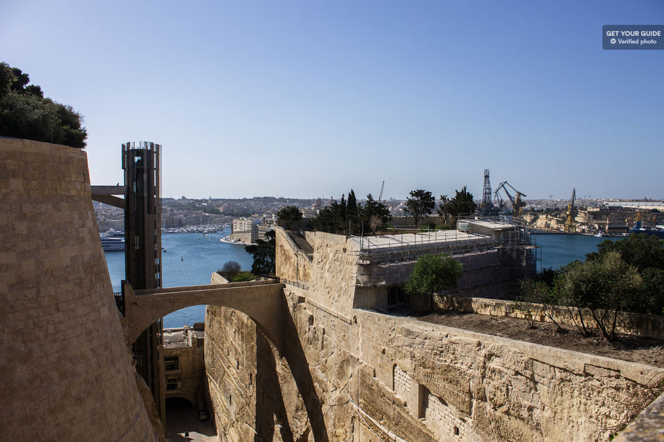 Valletta: Medieval Walking Tour & The Malta Experience