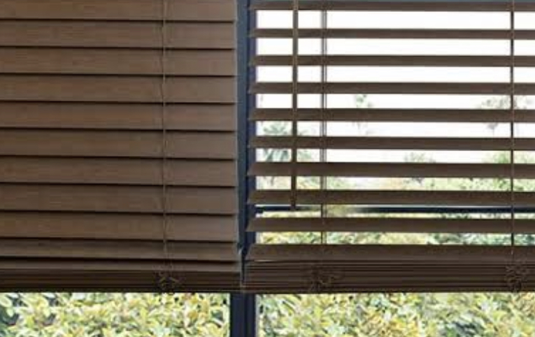 Venetian blinds x 2