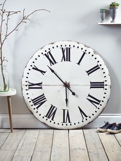 Clock/ Reloj de pared
