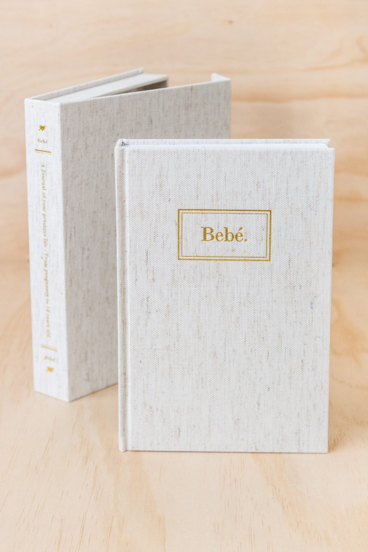 Kiin Baby - Oatmeal bebé baby book with keepsake box