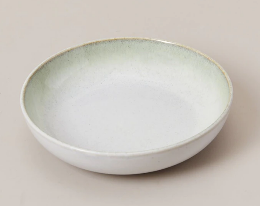 Dinner plates (hybrid bowl and plate)- light colour preference or white