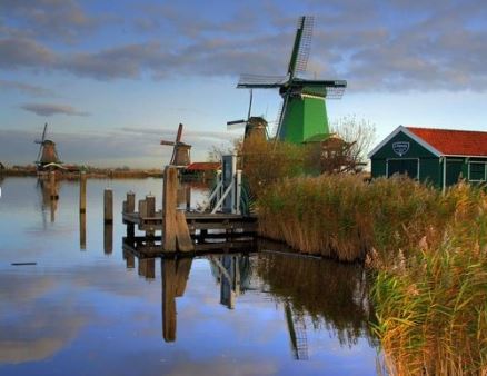 Zaanse Schans windmill village with cheese tasting & clog factory from Amsterdam