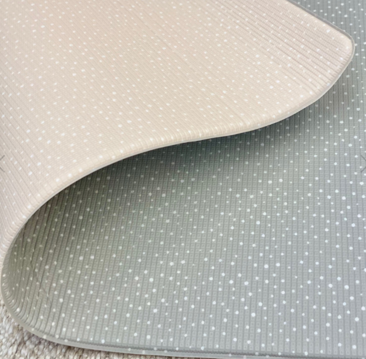 Large speckled play mat