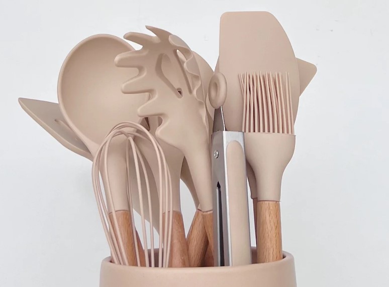 Kitchen utensil set