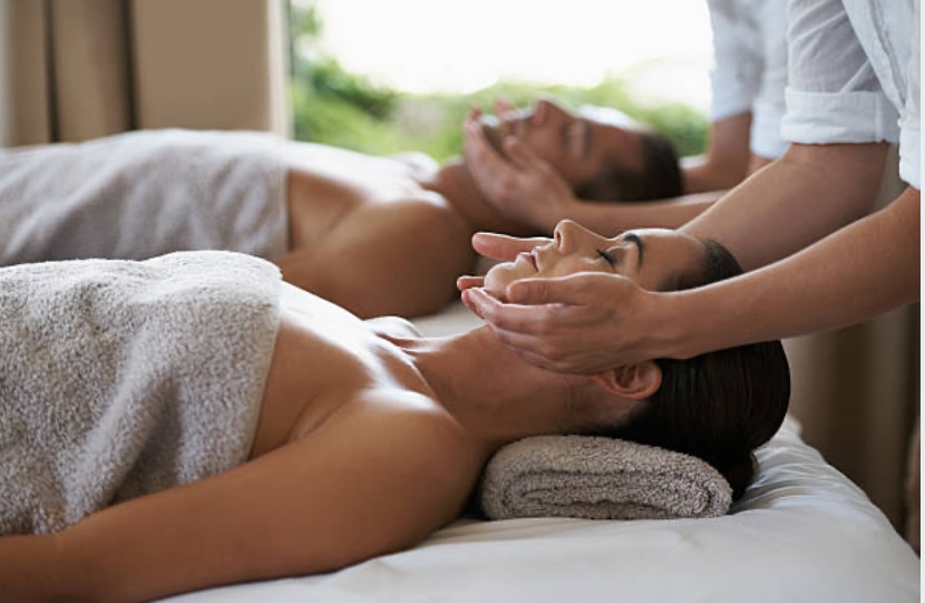 Honeymoon couples massage