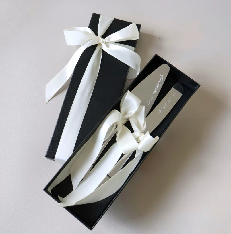 Custom engraved cake-cutting set