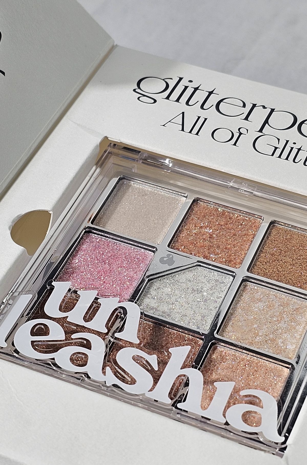 Eyeshadow palette (unleashia)