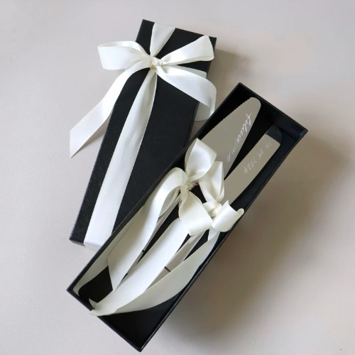 Custom engraved cake-cutting set