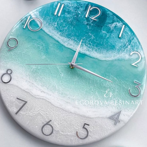 Resign beach clock.