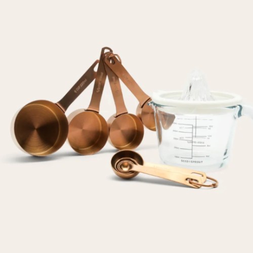 Measuring cups and spoons