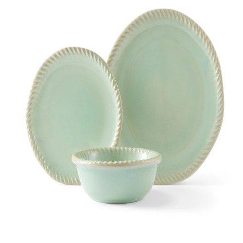Dinnerware set